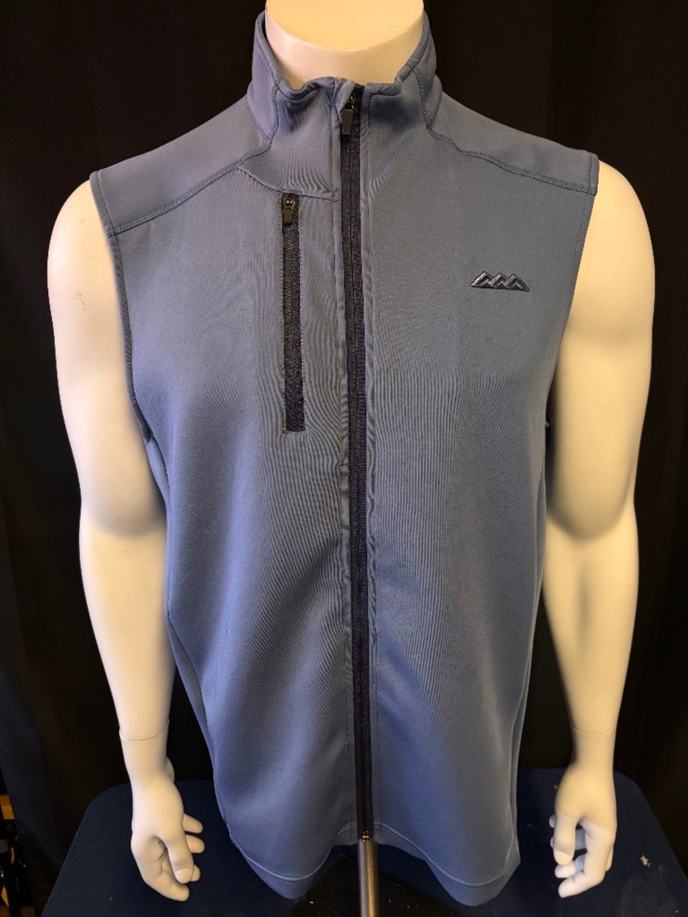 Nice mens medium Sun Mountain Thermal Wear Golf Vest from Desert Mountain CC